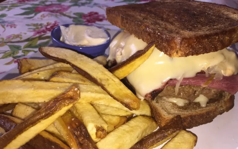 McKenzie Station Pub rueben  768x480