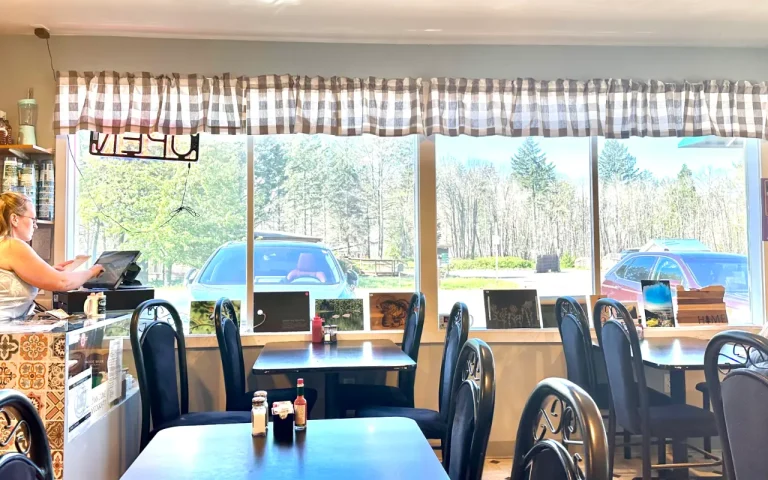 Vida Cafe dining room 768x480