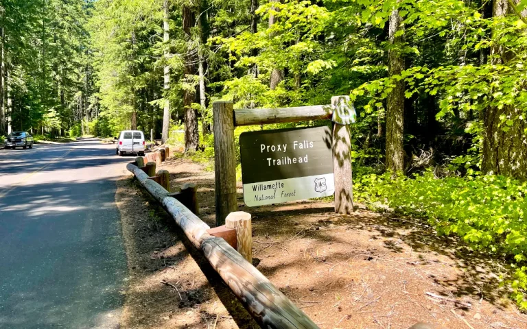 Proxy Falls parking 768x480