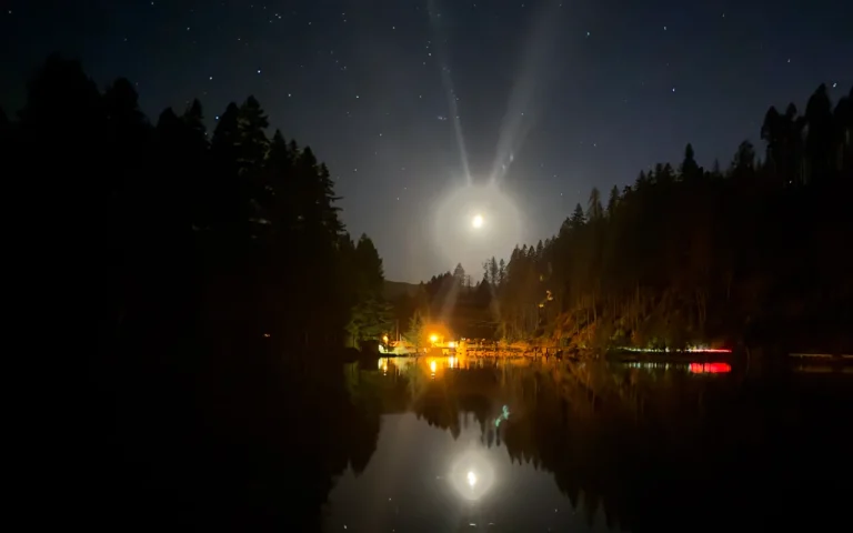 Leaburg Lake Stary Night McKenzie River 768x480