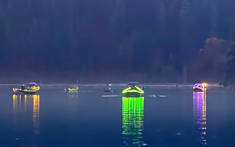 Holiday Boat Parade Leaburg Lake 1280 768x480