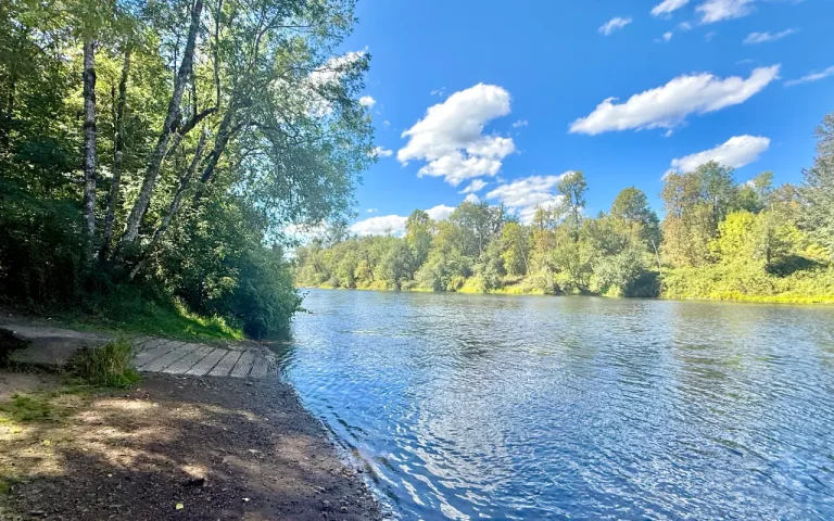 Taylor Landing McKenzie River 768x480