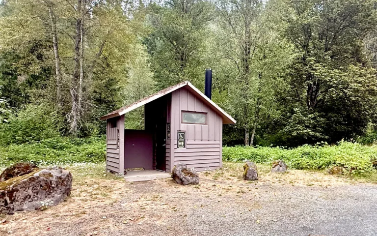 Cougar Crossing Campground bathroom 768x480