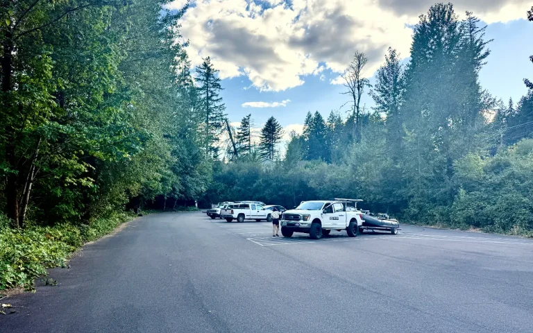 Goodpasture Landing McKenzie River parking 768x480