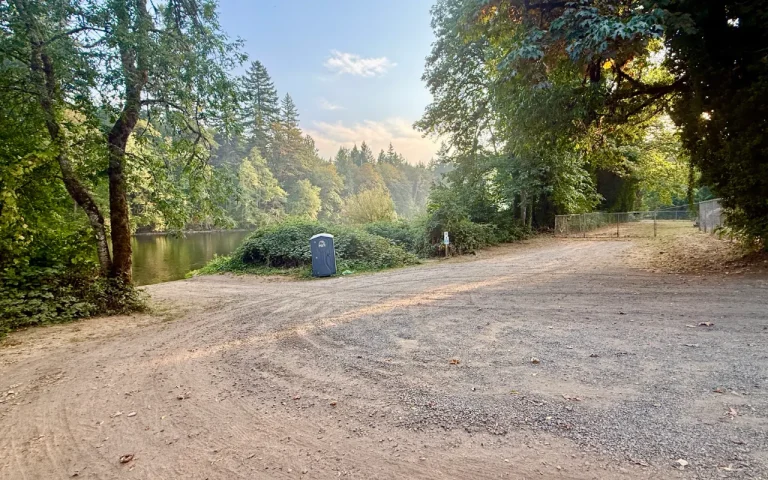 Leaburg Landing turnaround area parking 768x480