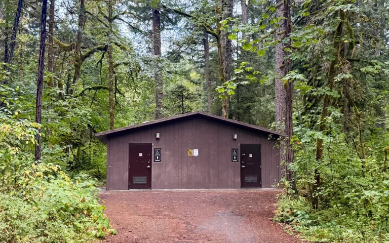 Paradise Campground McKenzie River bathroom1 768x480